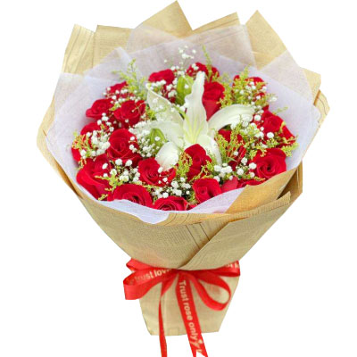 西双版纳19朵红玫瑰1支百合，永恒之美