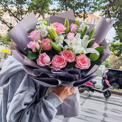 西双版纳11朵戴安娜粉玫瑰百合，与你一起追逐梦想