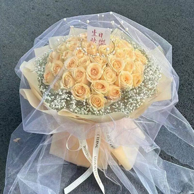 西双版纳52朵香槟玫瑰满天星，你就是我的全部