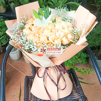 西双版纳33朵香槟玫瑰百合，心里永远是你