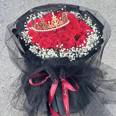 西双版纳33朵红玫瑰满天星皇冠，爱情圆满