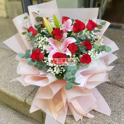 西双版纳11朵红玫瑰百合，全世界里只有一个你